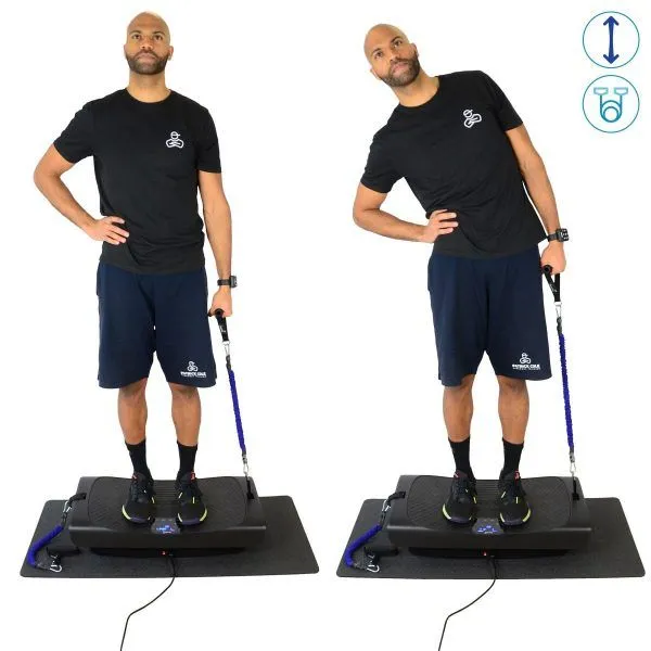 Ausgang- und Endposition der Übung Side Bend mit Widerstandsbändern und Vibrationsplatte