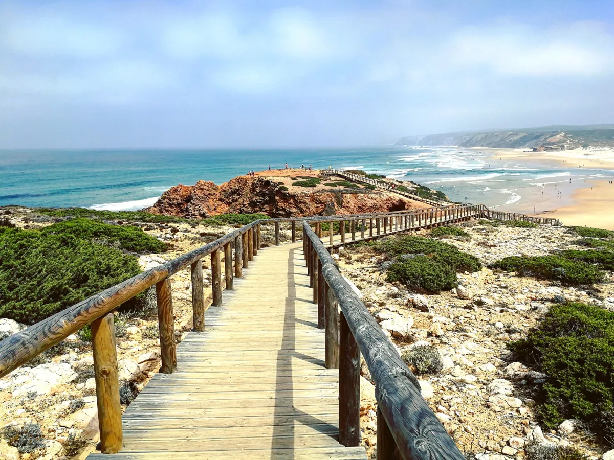 Steg zum Strand an der Algarve