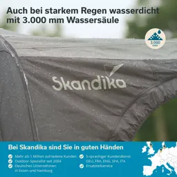 Zelt mit dem Logo „Skandika“, auf dem Dach sind Wassertropfen sichtbar. Text zu Wasserdichtigkeit bei Regen.