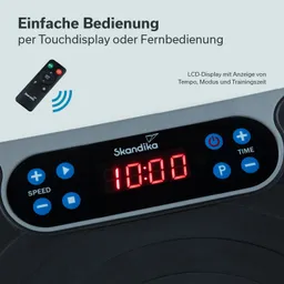 Bedienfeld eines Geräts mit Touchdisplay, LCD-Anzeige für Zeit und Geschwindigkeit, Fernbedienung abgebildet, farblich hervorgehoben.