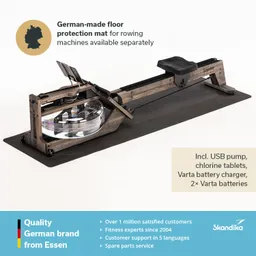 Holz-Rudergerät auf einer Fußmatte, dazu Beschriftungen über die Qualität und Zubehörteile wie USB-Pumpe und Batterien.