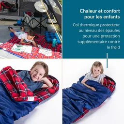Zwei Kinder in Schlafsäcken, eines liegt auf einer Decke und malt, das andere sitzt lächelnd im Schlafsack.