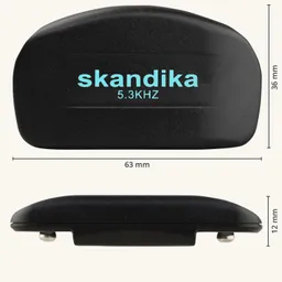 Schwarzes Gerät mit der Aufschrift "skandika 5.3KHZ". Maße: 63 mm x 36 mm x 12 mm.