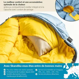 Schlafsack in hellblau mit gelbem Innenfutter und integrierter Kissenabdeckung. Nebenan eine Karte von Europa.