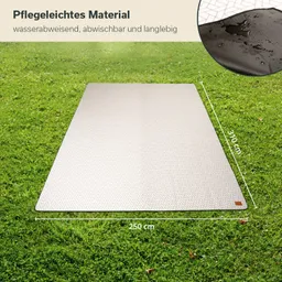 Eine rechteckige, wasserabweisende und abwischbare Matte liegt auf grünem Gras. Maße sind 250 cm x 310 cm.