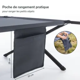Auf dem Bild ist eine praktische Tasche zum Verstauen kleiner Gegenstände zu sehen. Die Tasche ist an einem Gestell befestigt und misst 28 cm in der Höhe und 33 cm in der Breite.