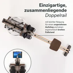Wassertretgerät mit transparentem Tank, Holzrahmen und verstellbarem Sitz, ergänzt durch Halterung für ein Gerät.