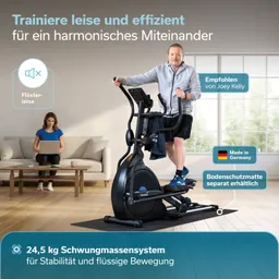 Mann auf einem Crosstrainer in Fitnesskleidung, blickt nach vorne. Frau sitzt mit Laptop auf einem Sofa. Helle Innenraumgestaltung.