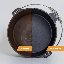 Gusseiserner Topf in zwei Hälften geteilt: links rostig und abgenutzt, rechts schwarz und sauber. Oben mit einem Metallgriff.