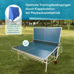 Tischtennisplatte im Freien mit hochgeklapptem Rückenteil auf grünem Rasen. Maße und Informationen sind eingeblendet.