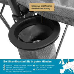 Getränkehalter eines Stuhls in der Nähe einer grauen Stoffoberfläche. Textinfos zu Marke und Kundenbewertungen im Bild.