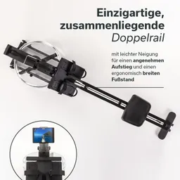 Wassertretgerät mit transparentem Tank, schwarzem Gestell, Sitz und Halterung für ein Tablet. Weisse Hintergrund.
