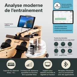 Holz-Rudergerät mit einem Wasserkessel, Tablet-Halterung und Anzeige für Trainingsdaten, einschließlich Wiederholungen und Kalorien.
