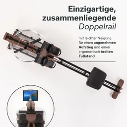 Rudergerät aus Holz mit Wassertank, Fußablage und Smartphone-Halterung, in obiger Ansicht.
