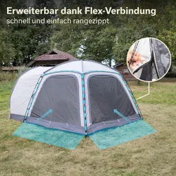 Zelt in der Natur, mit grauen Wänden und einem weißen Dach. Erweiterungsmöglichkeit durch Reißverschluss sichtbar.