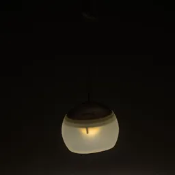 Hängende, runde Lampe mit mattem Gehäuse in einem dunklen Raum, aus dem sanft Licht strömt.