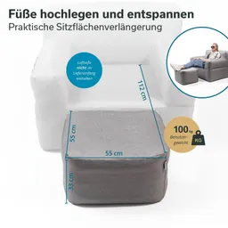 Grauer Hocker vor einem weißen Sofa mit Maßangaben, das für eine Sitzflächenverlängerung dient.