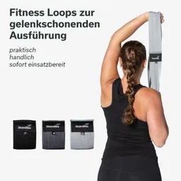 Eine Person mit geflochtenem Haar hält einen Fitness Loop in der Hand. Daneben sind drei Fitness Loops in verschiedenen Größen abgebildet: schwarz, grau und hellgrau.