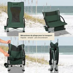 Faltbarer Campingstuhl in Grün mit Armlehnen und Becherhalter, vor einem Strandhintergrund.