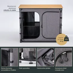 Holztisch mit grauer Stoffumrandung, zwei Fächern und einer Tragfähigkeit von 50 kg. Elemente: verstellbare Füße, verschließbare Türen.