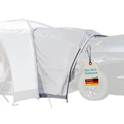 Zeltansicht mit grauem Material, das an ein Fahrzeug angebracht ist. Ein Etikett hängt mit Text zu SUV-Schleuse und Qualität.