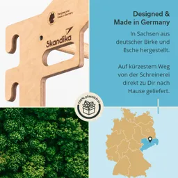 Holzprodukt mit Markierung „Designed and Made in Germany“, umgeben von Baumillustration, Karte Deutschlands und dem Hinweis „100% plastikfrei“.