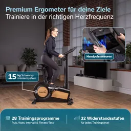 Person auf einem Ergometer im Innenraum, mit einem Monitor in Sichtweite. Fitnessgeräte und Möbel im Hintergrund.