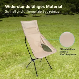 Campingstuhl aus beigem 600D Polyester mit einem Netzbereich, auf grünem Gras im Freien platziert.