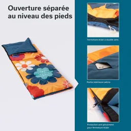 Schlafsack mit buntem Blumenmuster und blauem Kopfteil. Zipöffnung am Fußbereich, innere Velcro-Tasche, Schutz für den Reißverschluss.