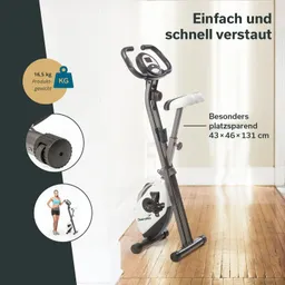 Faltbares Fitnessgerät mit einem digitalen Bildschirm und stabilen Pedalen, in einem hellen Raum auf Holzfußboden platziert.