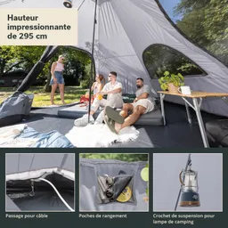 Zelt mit hoher Decke, darin sitzende Personen, Entspannungsutensilien, Tisch und Pflanzen. Details: Kabeldurchlass, Taschen, Lampenaufhängung.
