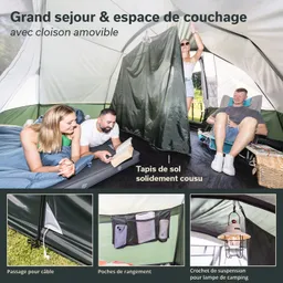 Geräumiges Zeltinnere mit Schlafplätzen. Eine Person liest, während andere sitzen. Sichtbare Taschen und Haken für Campinglampe.