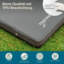 Graue Campingmatte mit TPU-Beschichtung auf grünem Gras. Text und Symbole zu Eigenschaften wie Langlebigkeit und Rutschfestigkeit.