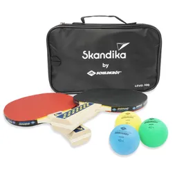 Tischtennisset mit zwei Schlägern, drei bunten Bällen und einer schwarzen Tasche mit Aufdruck.