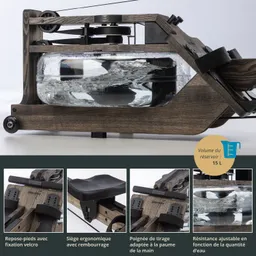 Rudermaschine aus Holz mit Wassertank, verstellbaren Fußstützen, ergonomischem Sitz und Zuggriff. Wassertank hat ein Volumen von 15 Litern.