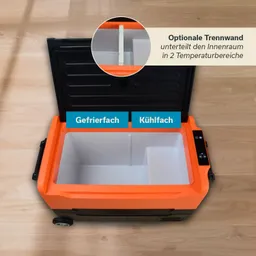Kühlbox mit orangefarbener Außenseite, geöffnet und in zwei Fächer unterteilt: Gefrierfach und Kühlfach, mit Trennwand.