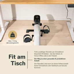 Ein Schreibtisch mit Holzplatte und einem integrierten Fahrrad mit Pedalen und Display. Hinweise zu Benutzergewicht.