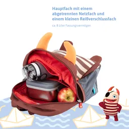 Ein Rucksack mit abnehmbaren Netz- und Reißverschlussfächern, gefüllt mit einer Flasche, einem Lunchbehälter und einem Apfel.