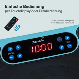 LCD-Display mit roten Ziffern zeigt 10:00, daneben Tasten für Geschwindigkeit, Zeit und Modus. Fernbedienung abgebildet.
