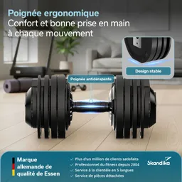 Hantel mit ergonomischem Design und rutschfester Griff, auf einem Holzfußboden mit Fitnessgeräten im Hintergrund.