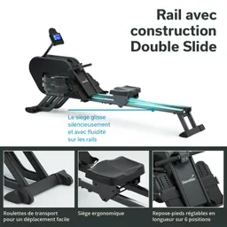 Rudergerät mit schwarzem Rahmen, blauen Gleitschienen und ergonomischem Sitz. Anzeige im oberen Teil, Transportrollen und verstellbare Fußstützen.