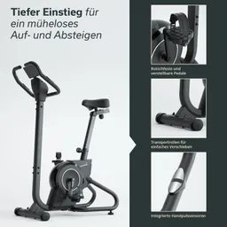 Fahrradtrainer mit tiefem Einstieg, verstellbaren Pedalen, Transportrollen und integrierten Handpulssensoren.