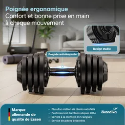 Kurzbeschreibung: Schwarz-goldene Hantel auf Holzfußboden, mit ergonomischem Griff und rutschfestem Design. Schlichte Fitnessumgebung im Hintergrund.