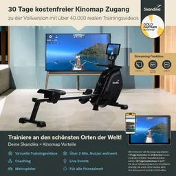 Ein Indoor-Rudergerät steht im Vordergrund, im Hintergrund ein Fernseher mit einer Landschaftsaufnahme und Trainingsinterface. Informationen zu einem kostenfreien Kinomap-Zugang sind sichtbar.
