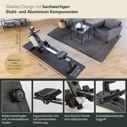 Rudergerät auf Bodenschutzmatte in modernem Wohnraum, umgeben von Sofa, Tisch und Teppich. Maße und Funktionen sind beschrieben.