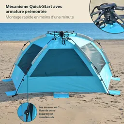 Ein blauer Strandzelt steht auf Sand, mit transparenten Fenstern und einem stabilen Dachgestänge.