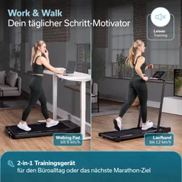 Person steht an einem Tisch, der mit einem Laptop und einem Walking Pad verbunden ist. Neben dem Walking Pad steht ein Laufband.