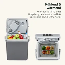 Graue Kühlbox mit geöffnetem Deckel, gefüllt mit Obst, Getränken und warmen Speisen in Behältern. Kühlsystem sichtbar.