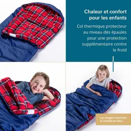 Farbiger Schlafsack in Blau mit Innenfutter in rot-kariert, zwei Kinder liegen darin und lächeln.