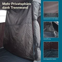 Schwarze Trennwand in einem Innenraum mit seitlichen Taschen. Insetts zeigen Kabelöffnung und eingenähten Boden.
